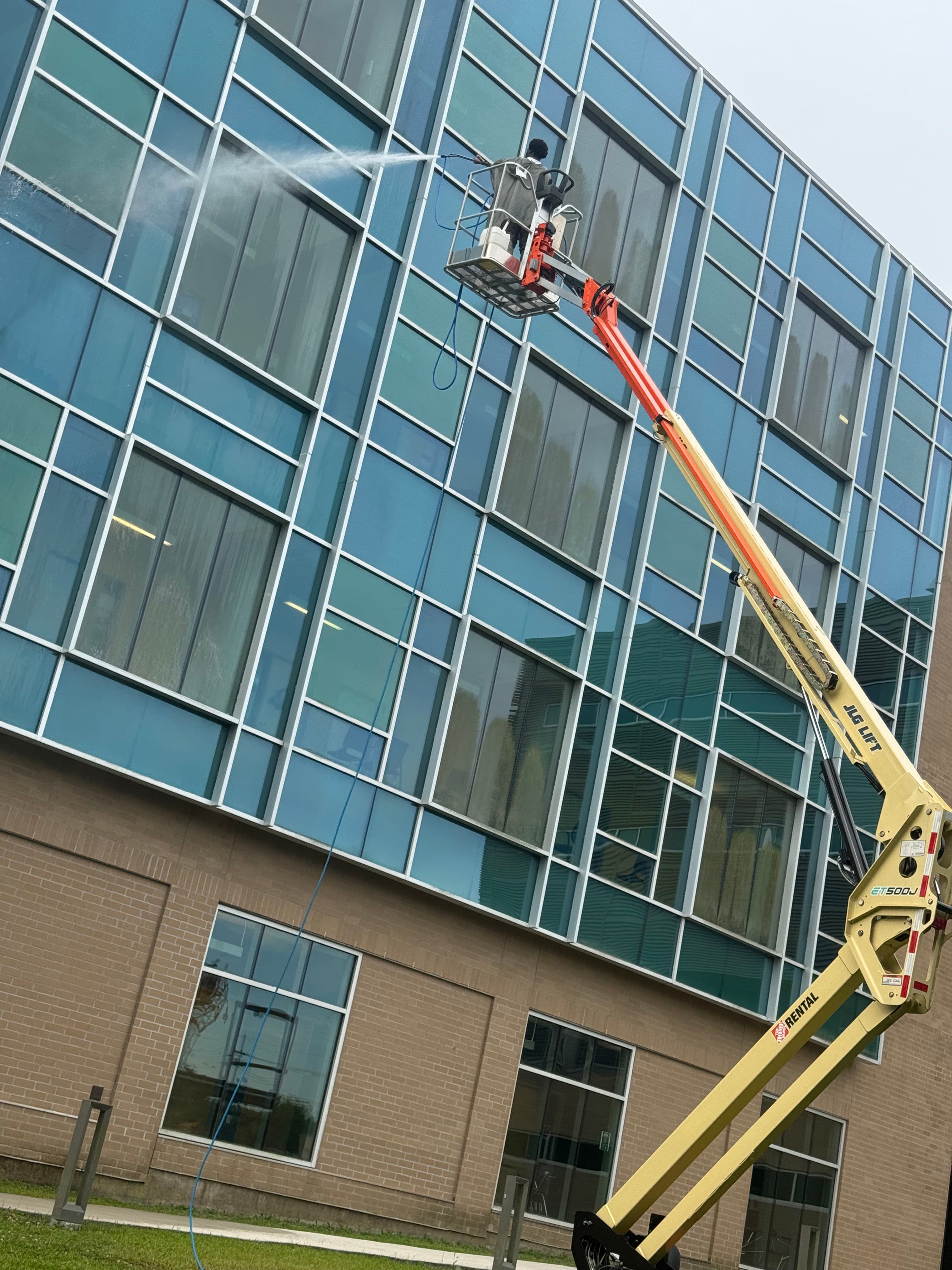 Project High-Rise Window Cleaning at Southern University image