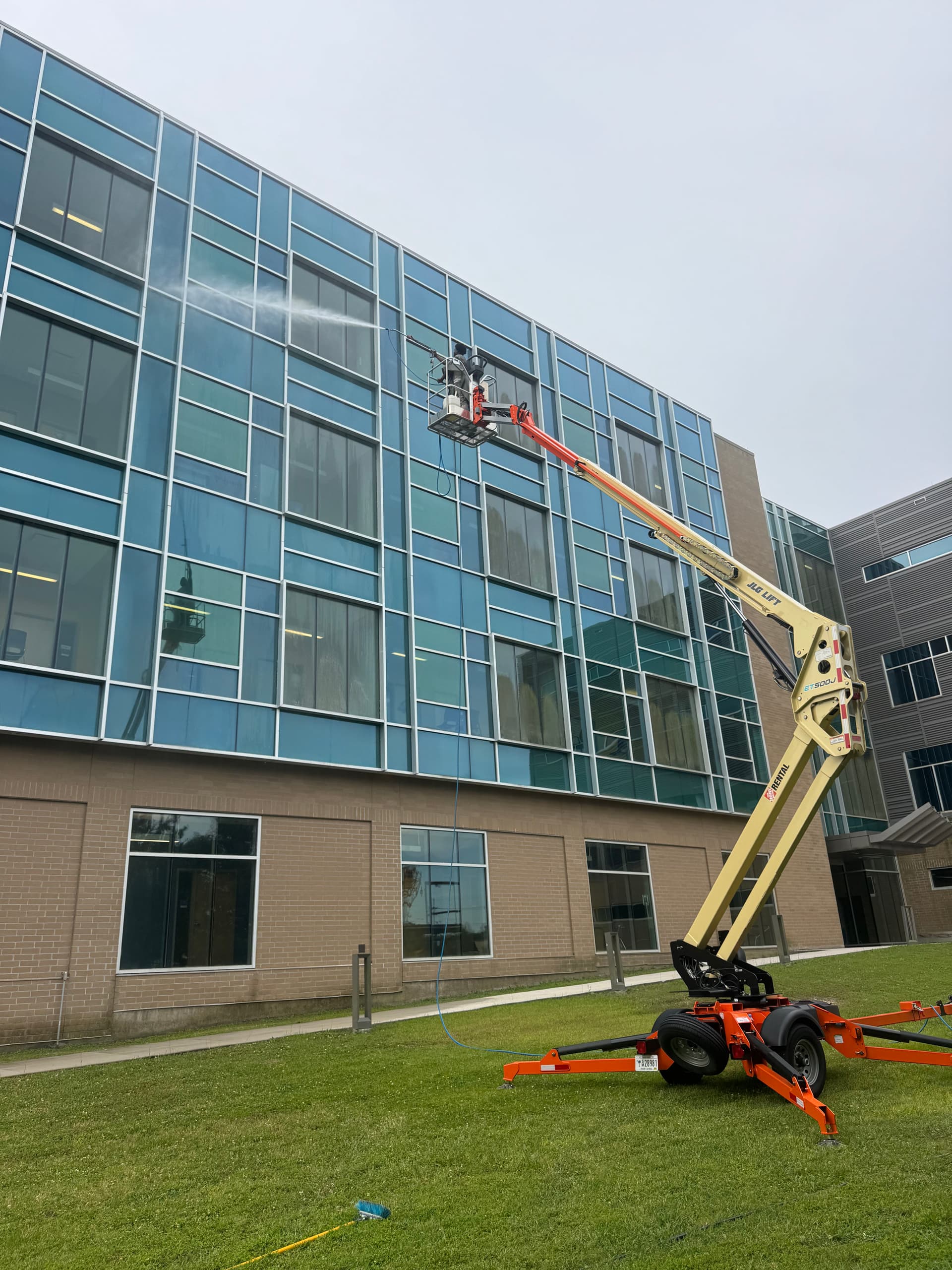 Gallery photos for High-Rise Window Cleaning at Southern University: Image #3